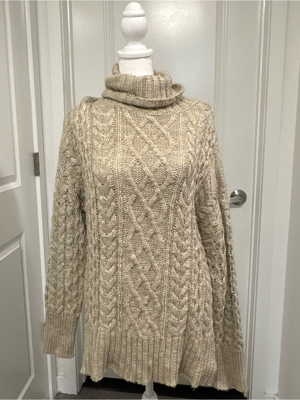 John + Jenn Cable Knit Turtleneck Sweater - Oatmeal
